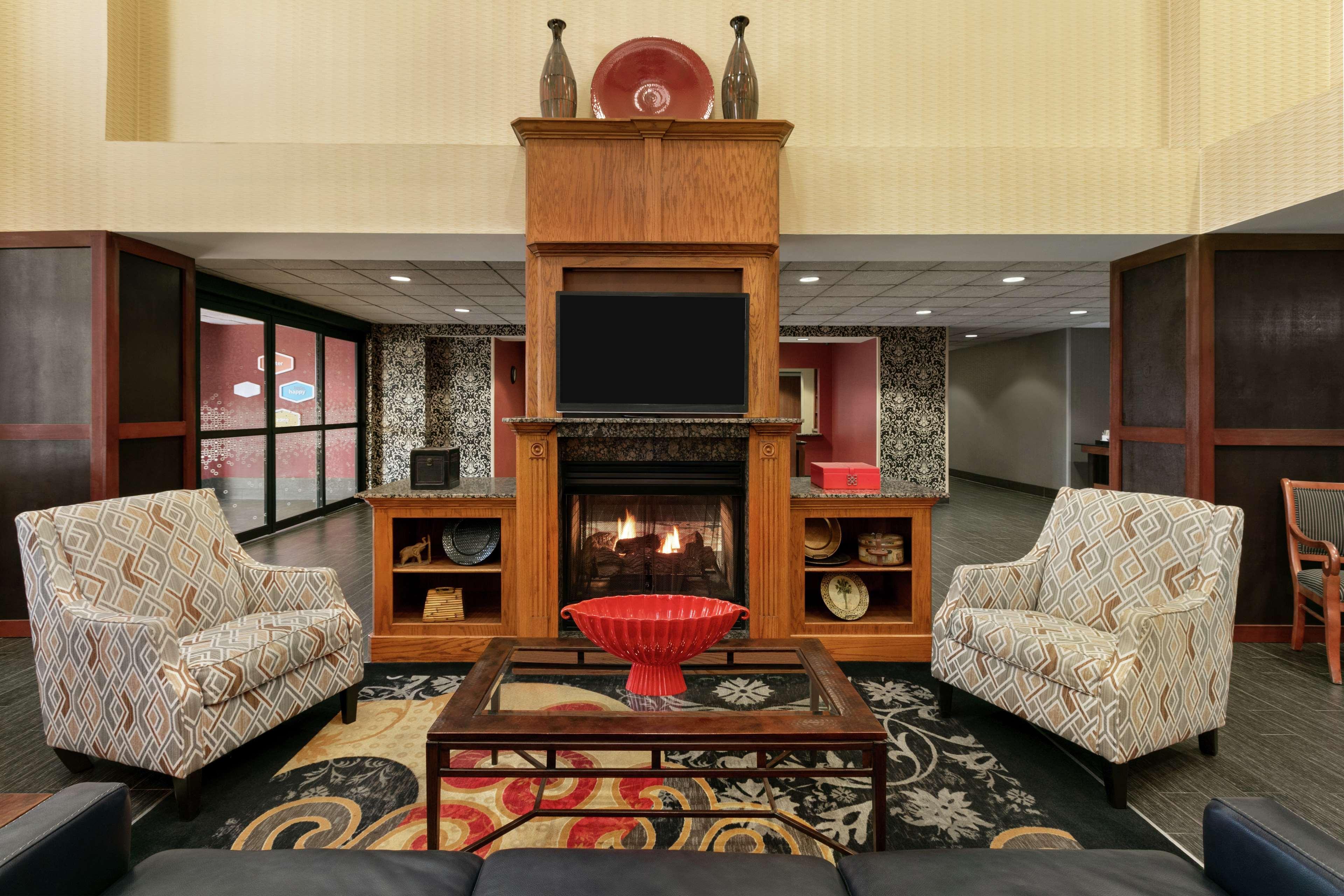 Hampton Inn & Suites Лотон Экстерьер фото