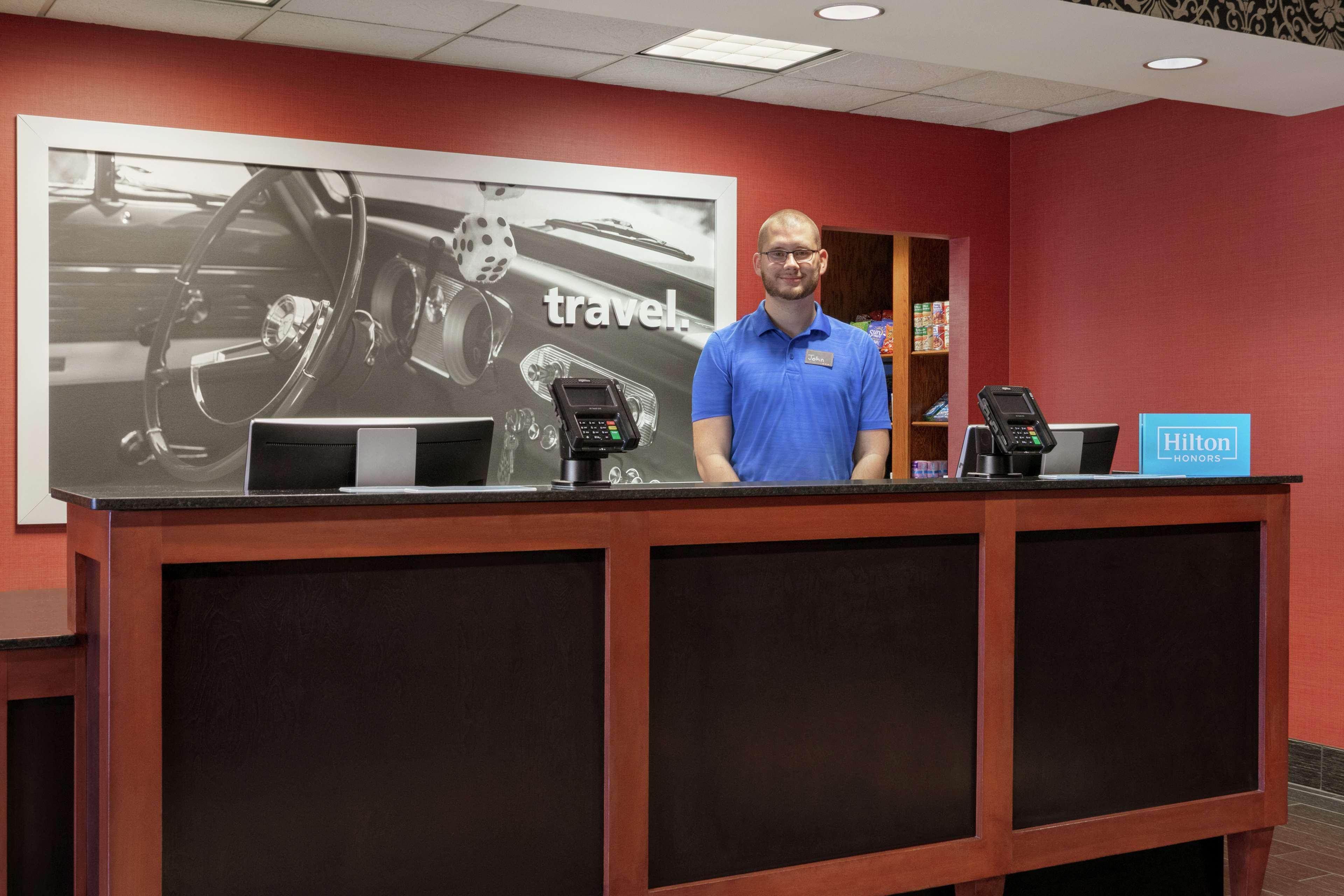 Hampton Inn & Suites Лотон Экстерьер фото