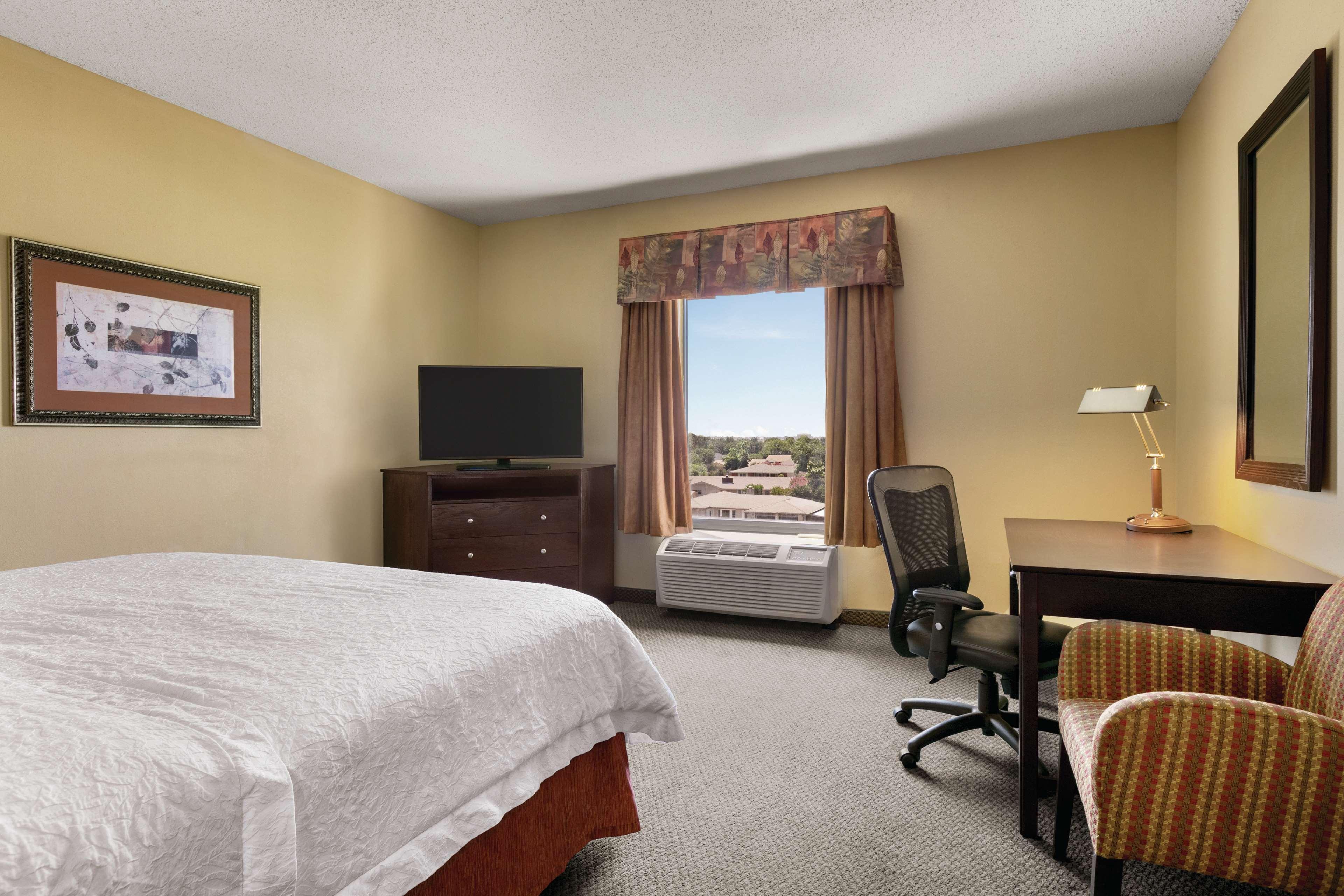 Hampton Inn & Suites Лотон Экстерьер фото