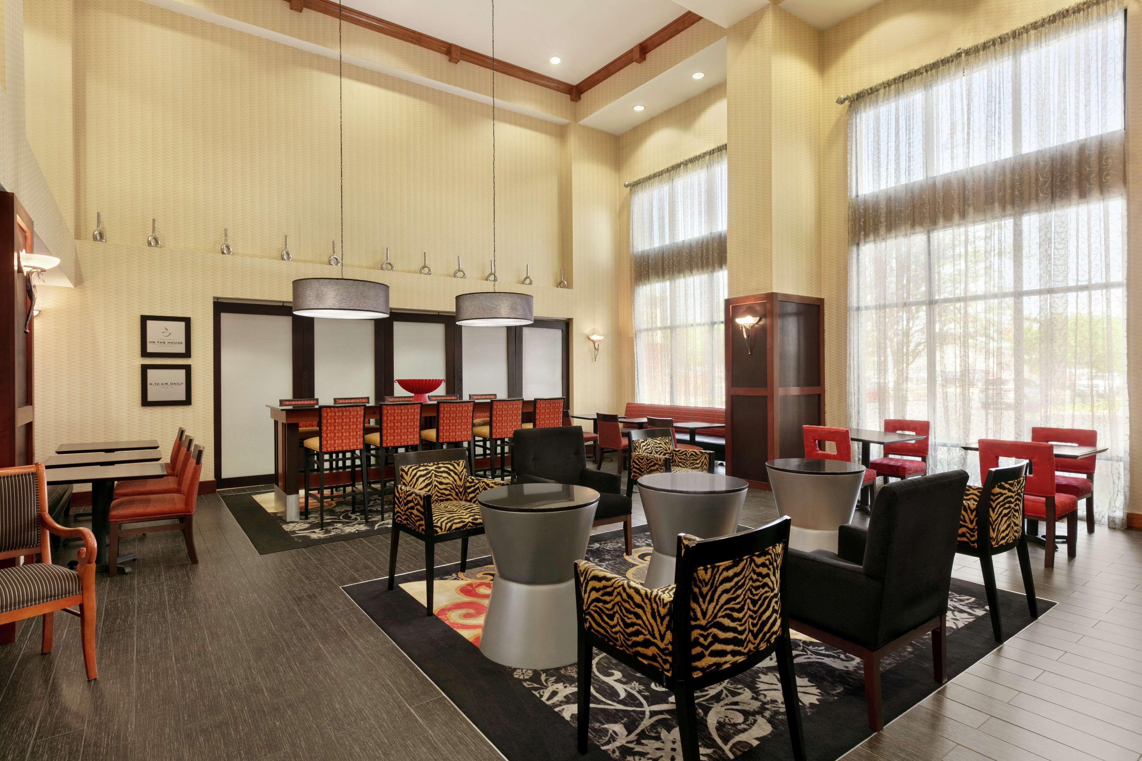Hampton Inn & Suites Лотон Экстерьер фото