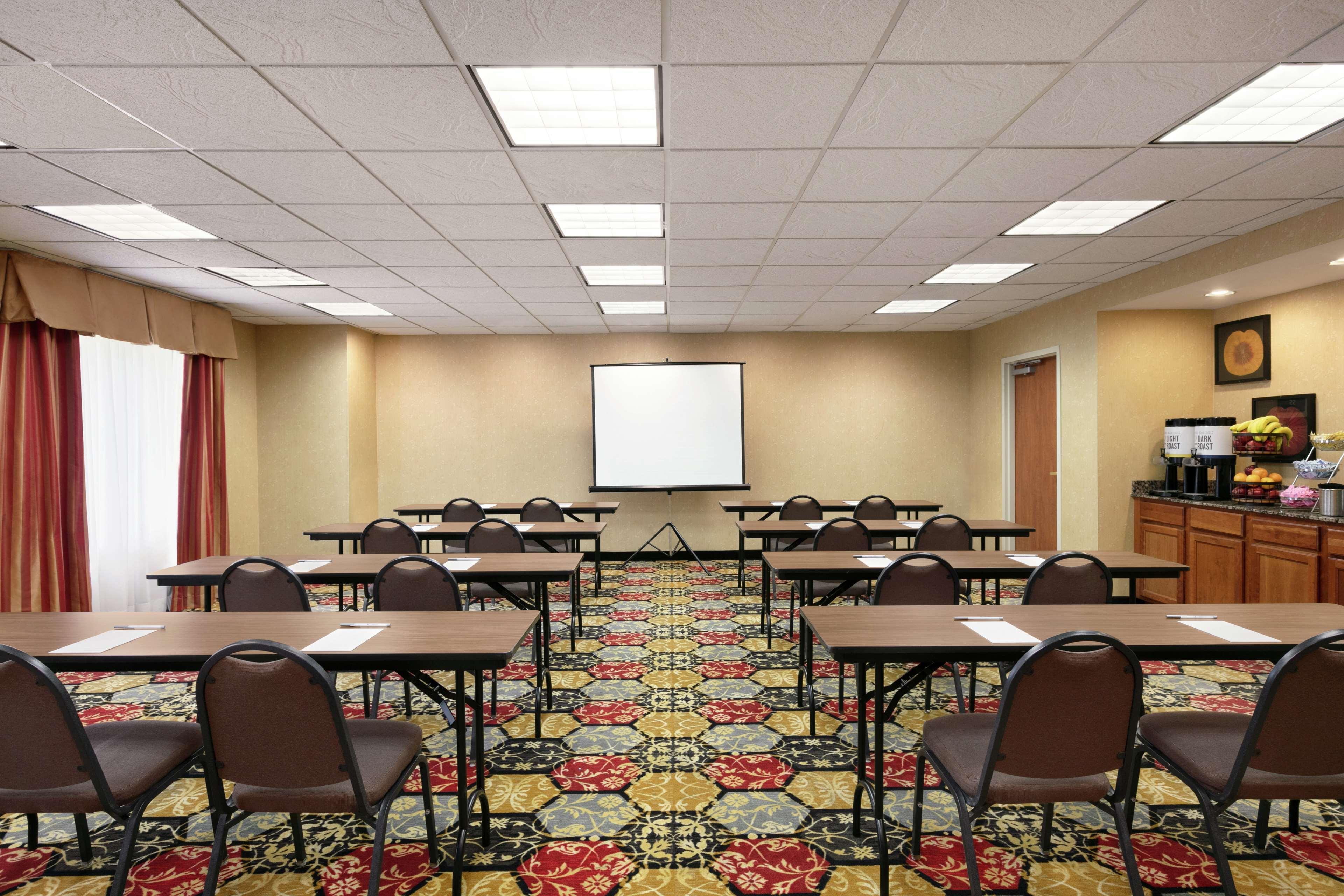 Hampton Inn & Suites Лотон Экстерьер фото