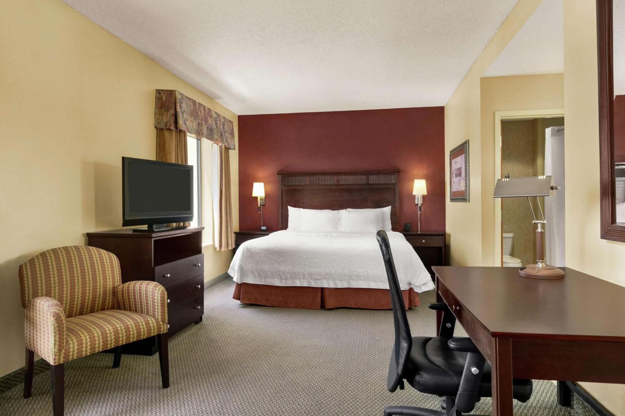 Hampton Inn & Suites Лотон Экстерьер фото