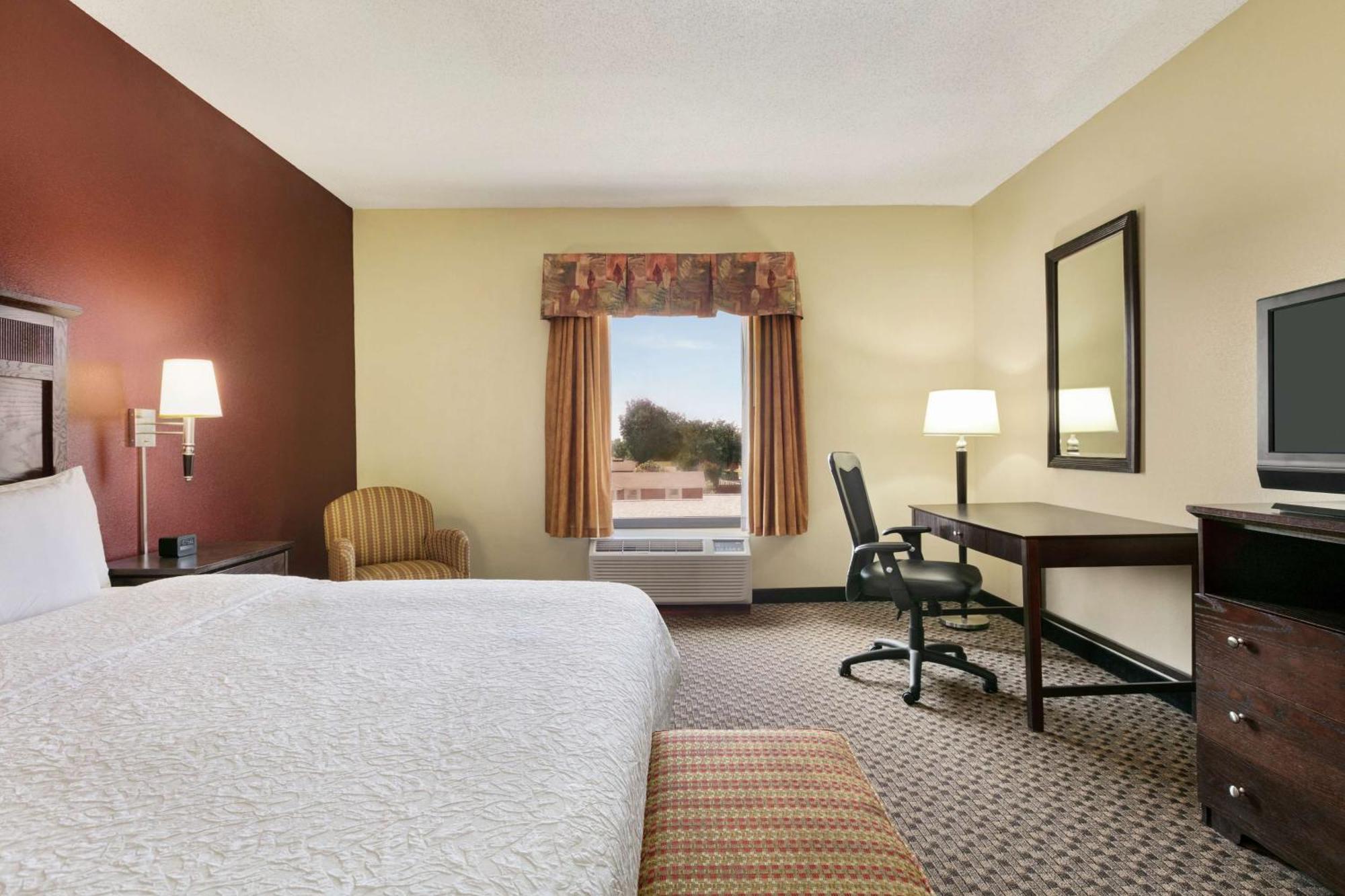 Hampton Inn & Suites Лотон Экстерьер фото