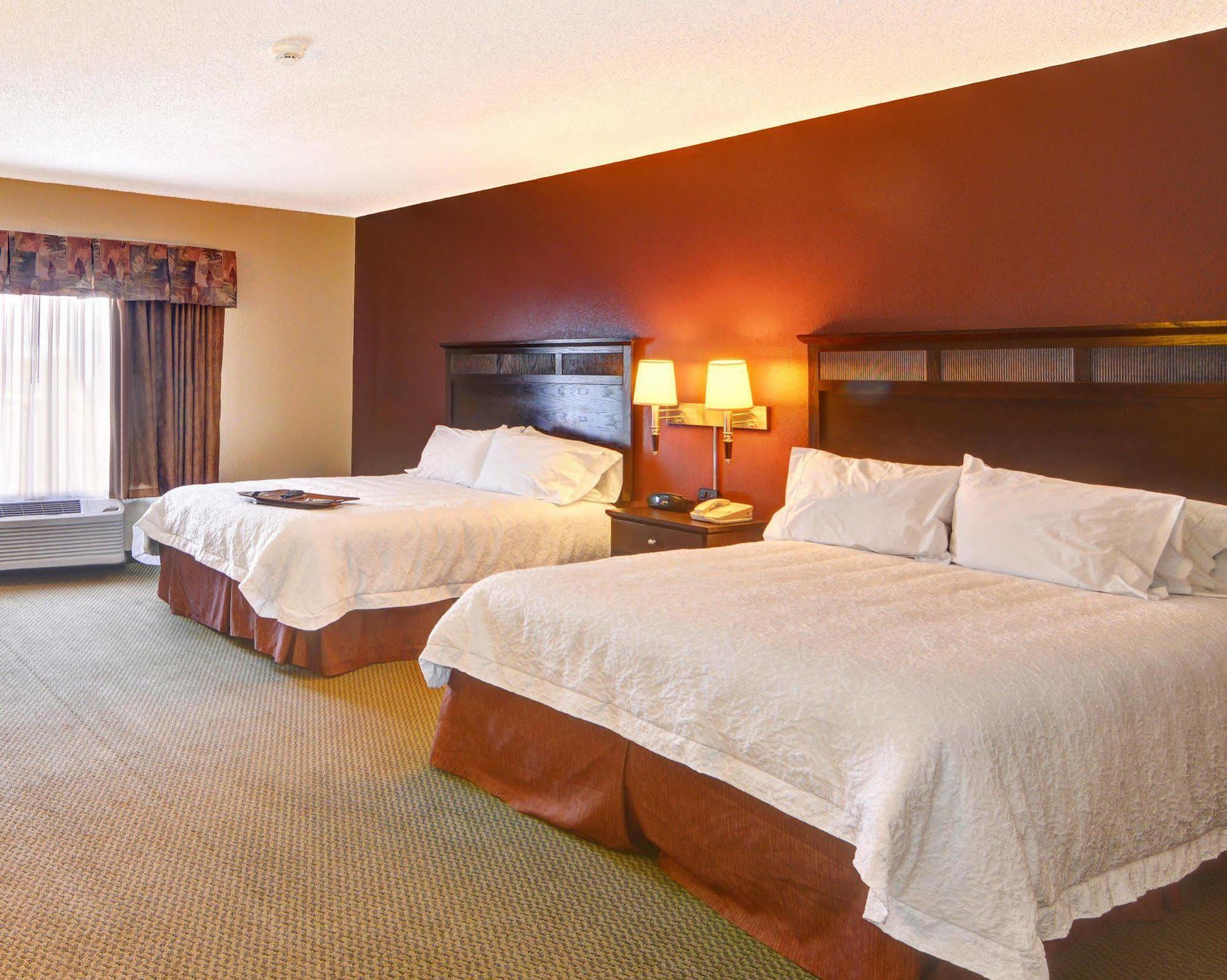 Hampton Inn & Suites Лотон Экстерьер фото